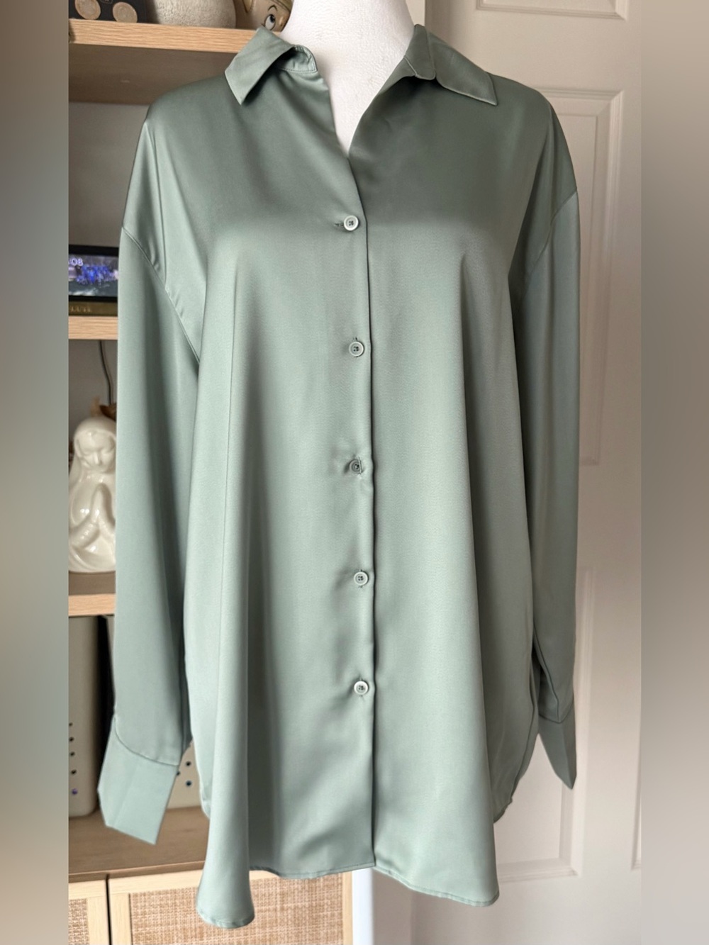 Uniqlo Women’s XL Sage Green Satin Button Down Blouse Oversized Shirt